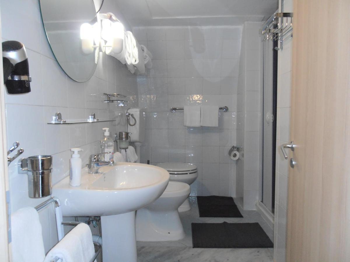La Residenza Napoli Chiaia Short Let Apartment Superior Via Chiaia 82 Zewnętrze zdjęcie