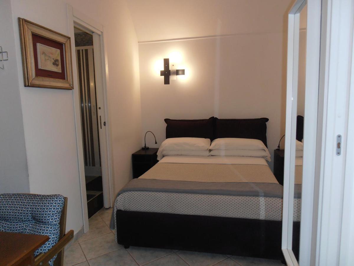 La Residenza Napoli Chiaia Short Let Apartment Superior Via Chiaia 82 Zewnętrze zdjęcie