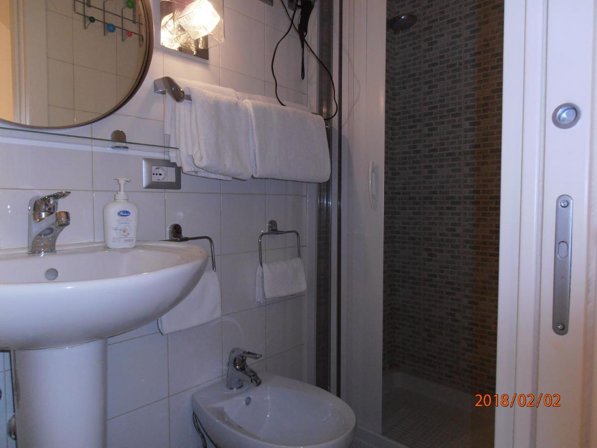 La Residenza Napoli Chiaia Short Let Apartment Superior Via Chiaia 82 Zewnętrze zdjęcie