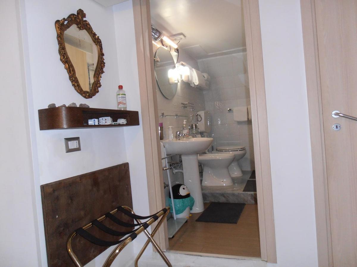 La Residenza Napoli Chiaia Short Let Apartment Superior Via Chiaia 82 Zewnętrze zdjęcie