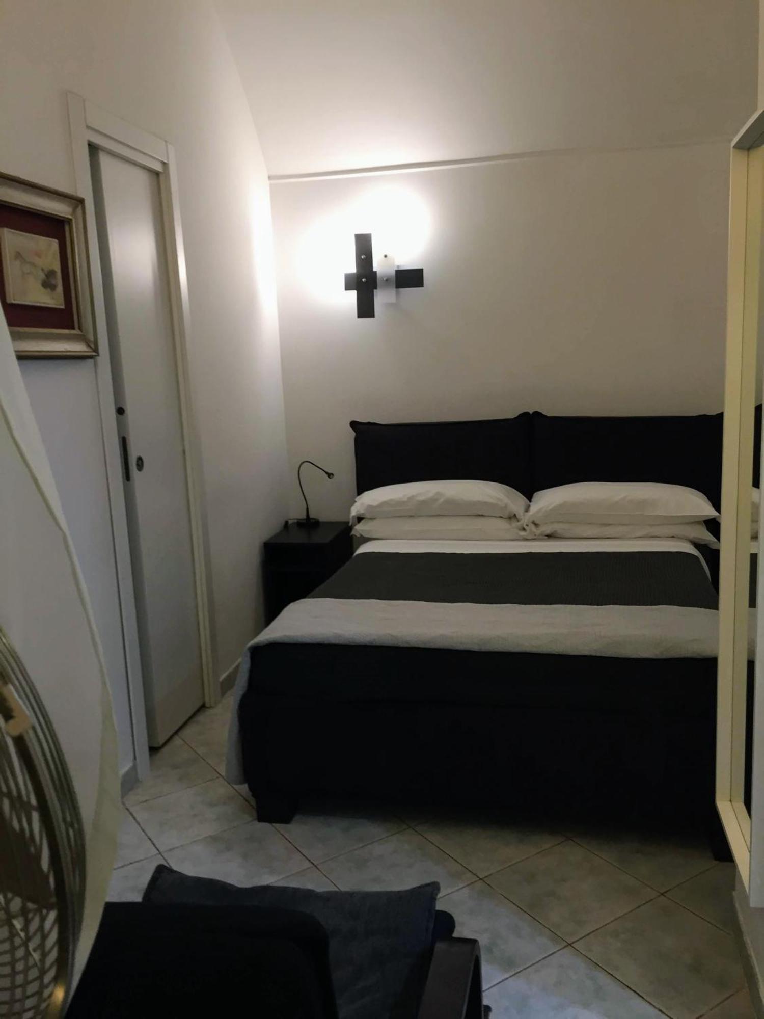 La Residenza Napoli Chiaia Short Let Apartment Superior Via Chiaia 82 Zewnętrze zdjęcie