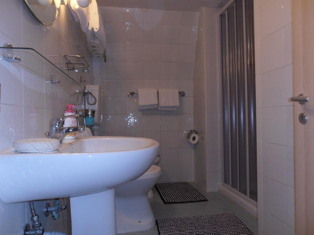 La Residenza Napoli Chiaia Short Let Apartment Superior Via Chiaia 82 Zewnętrze zdjęcie