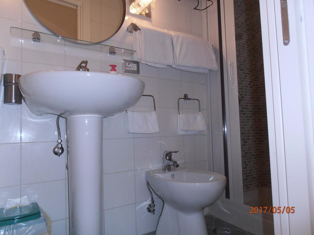 La Residenza Napoli Chiaia Short Let Apartment Superior Via Chiaia 82 Zewnętrze zdjęcie