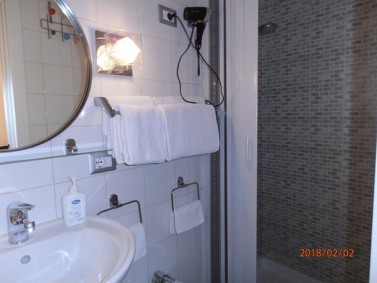 La Residenza Napoli Chiaia Short Let Apartment Superior Via Chiaia 82 Zewnętrze zdjęcie